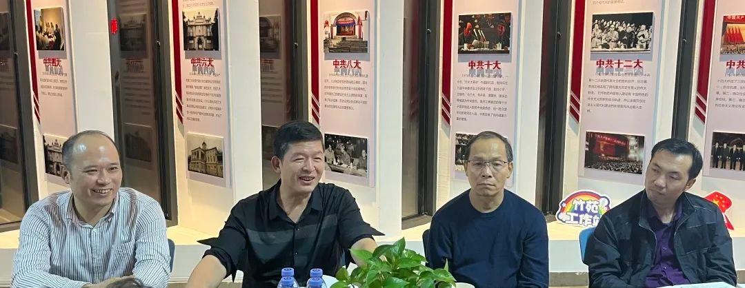 学院纪委书记张凡到竹苑参加新疆学生座谈会