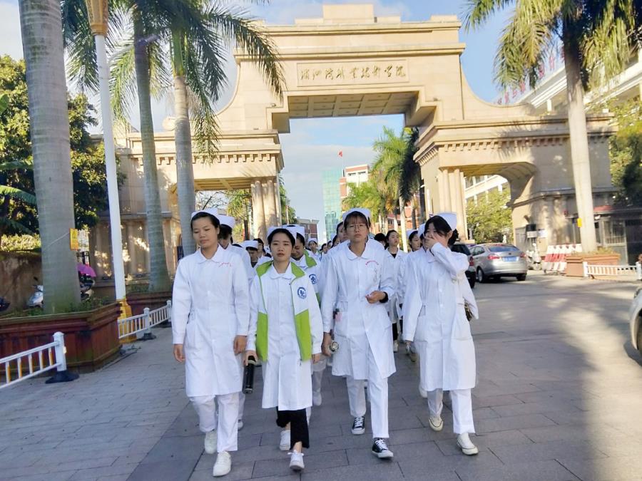 医学院17级护理生见习认知志愿服务活动