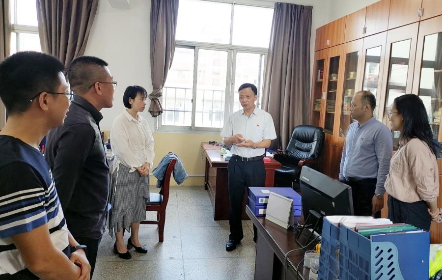学院党委副书记林鹤柱深入医学院开展调研指导工作