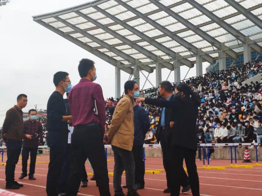 运动场上的护“湄”使者
