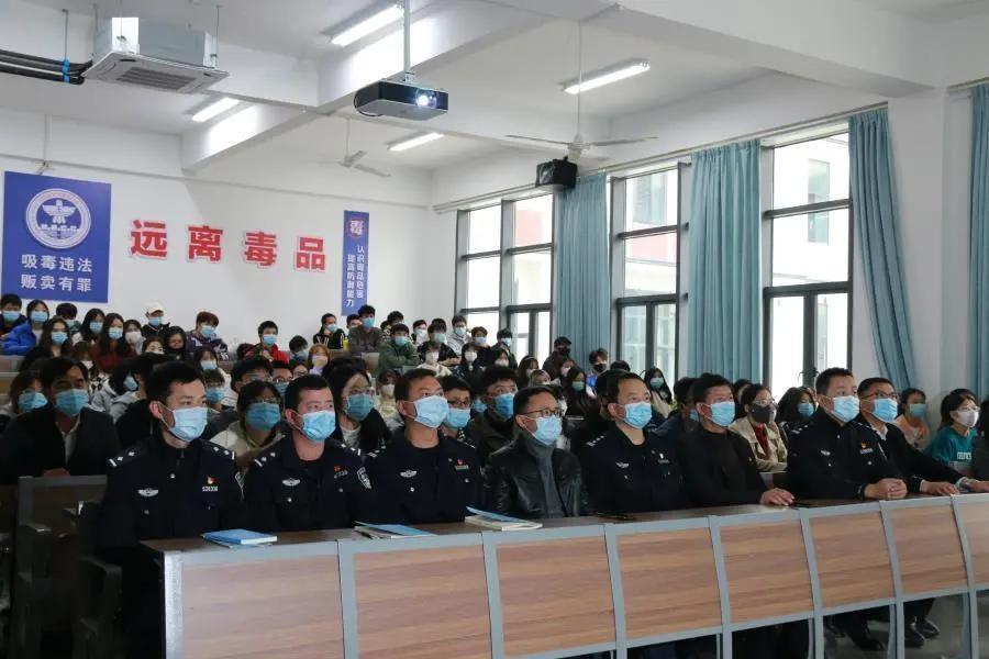 禁毒宣传进校园 警校共筑“防护墙”