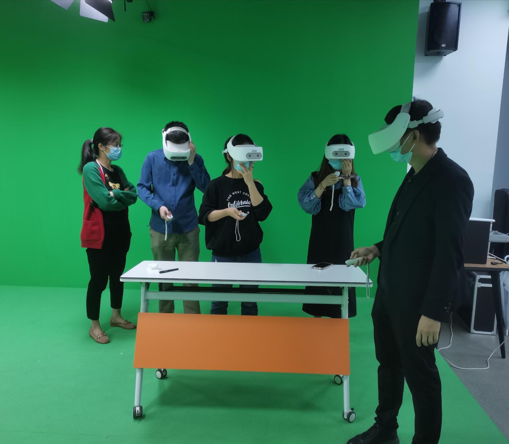 学院组织开展VR/AR基地设备及资源使用培训