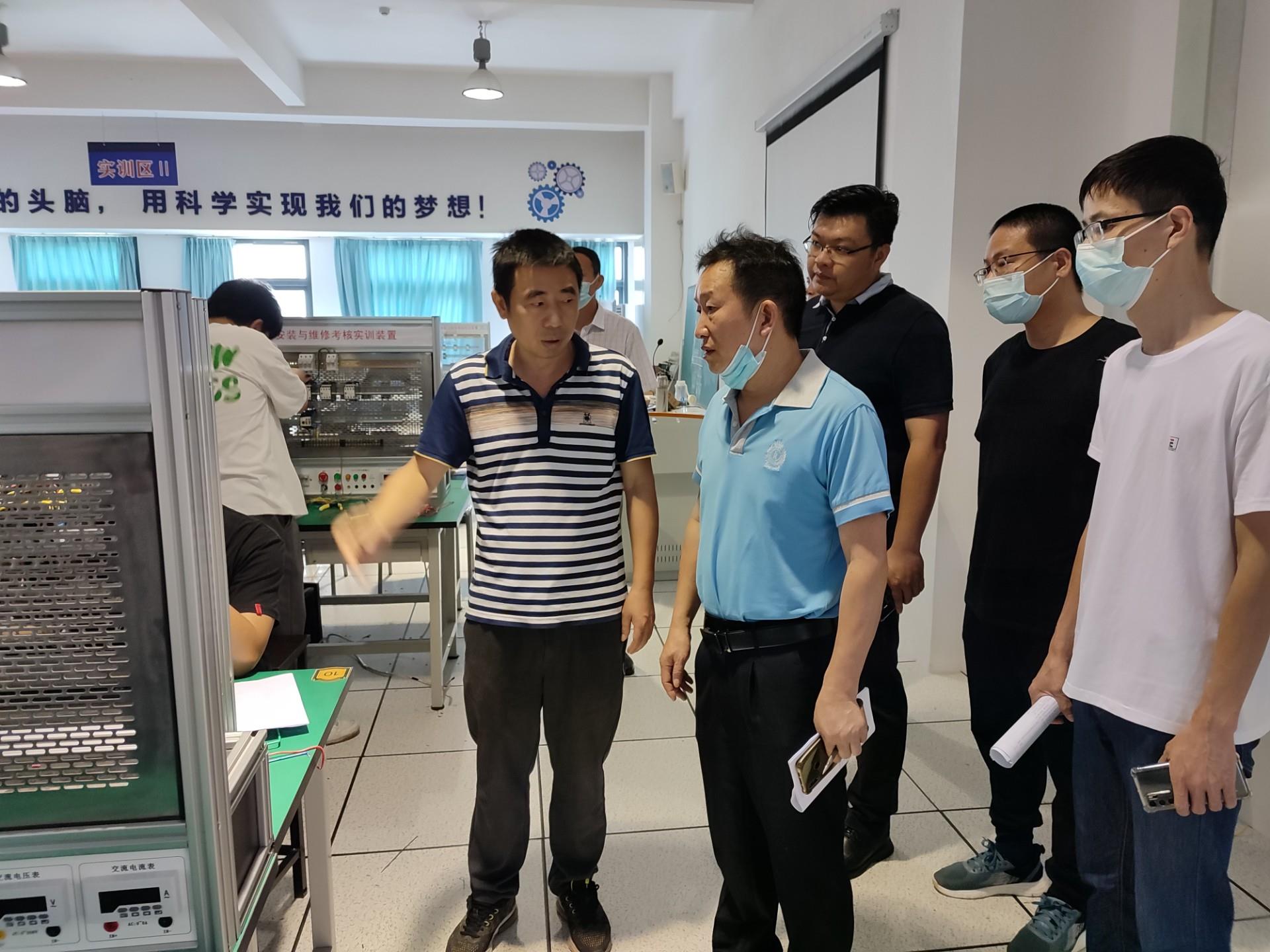 市教育局深入我院开展实验室安全检查 筑牢校园实验室安全防线